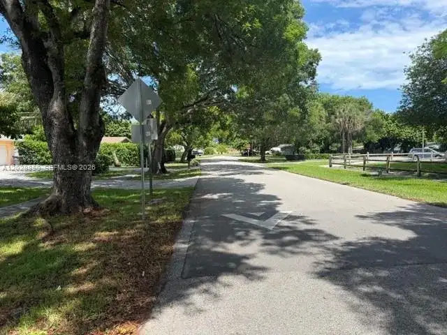 2015 Pinehurst Dr, West Palm Beach FL 33407 photo 4