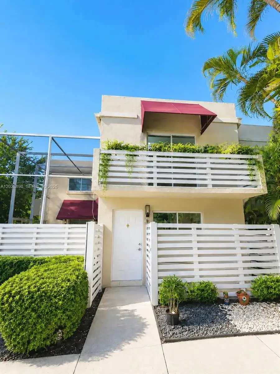 535 NW 98th Ave, Plantation FL 33324