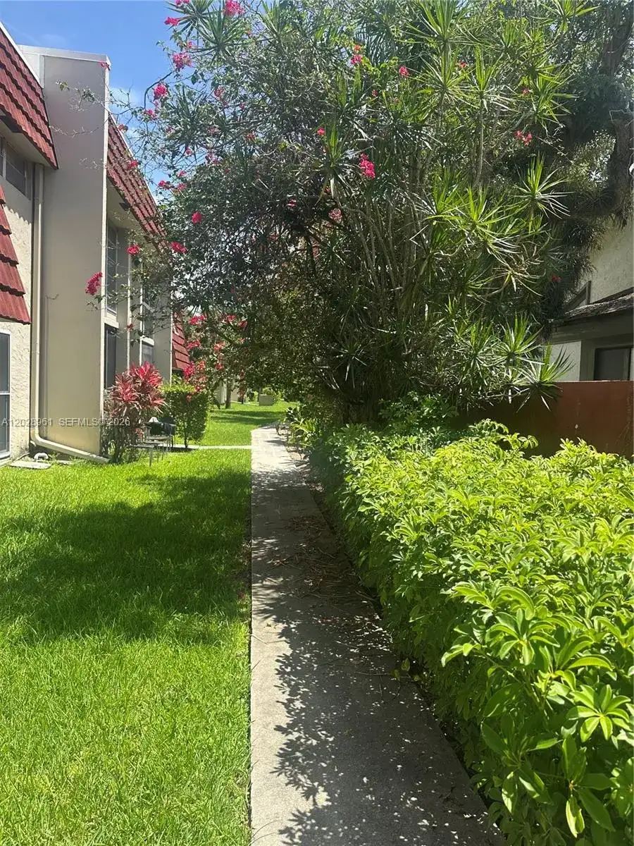 5 Jacaranda Country Club Dr # 206, Plantation FL 33324 photo 2
