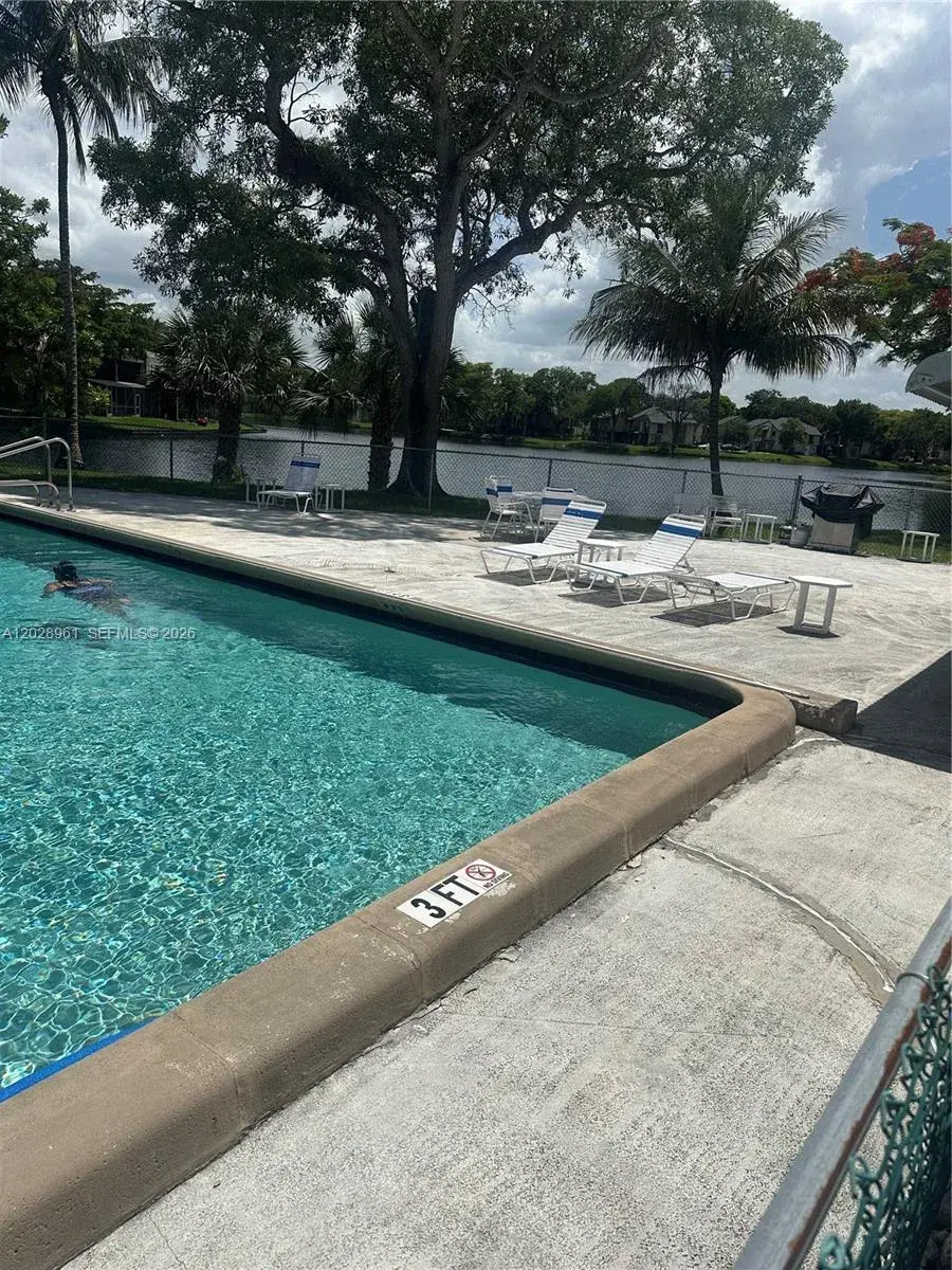 5 Jacaranda Country Club Dr # 206, Plantation FL 33324