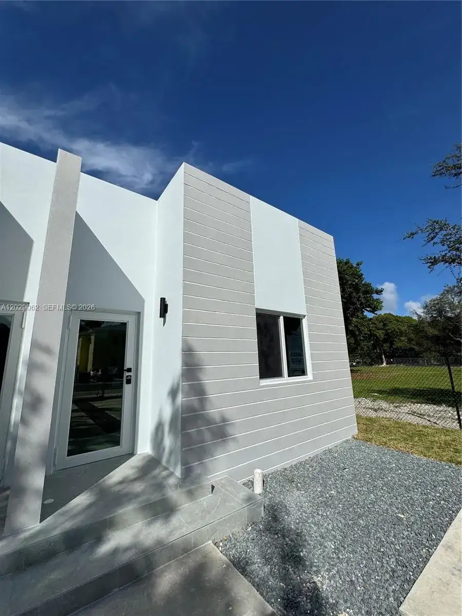 135 NW 60th St # B, Miami FL 33127 photo 3