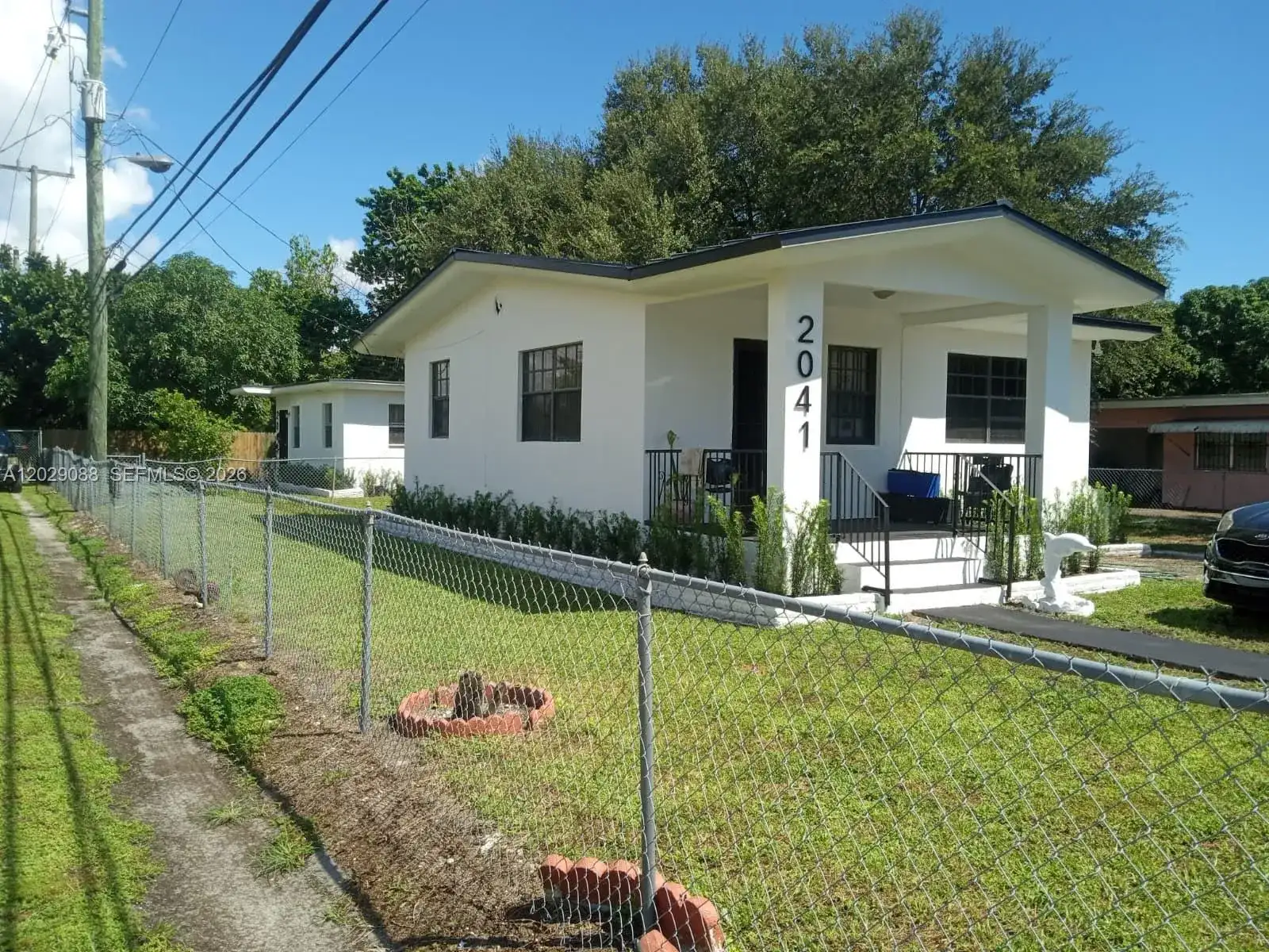 2041 NW 100th St, Miami FL 33147 photo 2