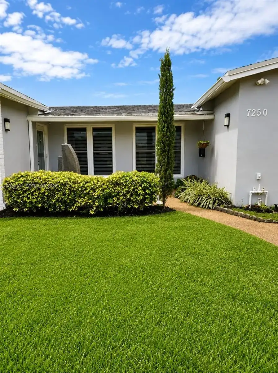 7250 Dilido Blvd, Miramar FL 33023 photo 2