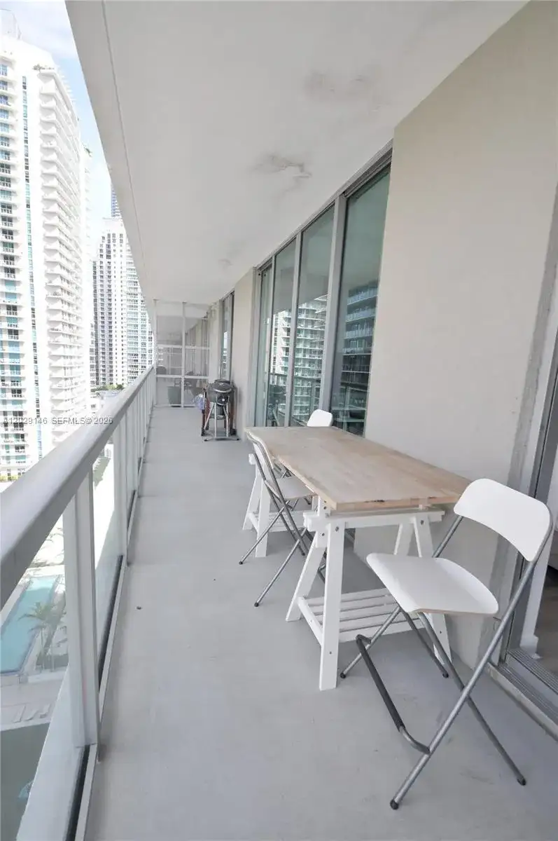 79 SW 12th St, Miami FL 33130 photo 4