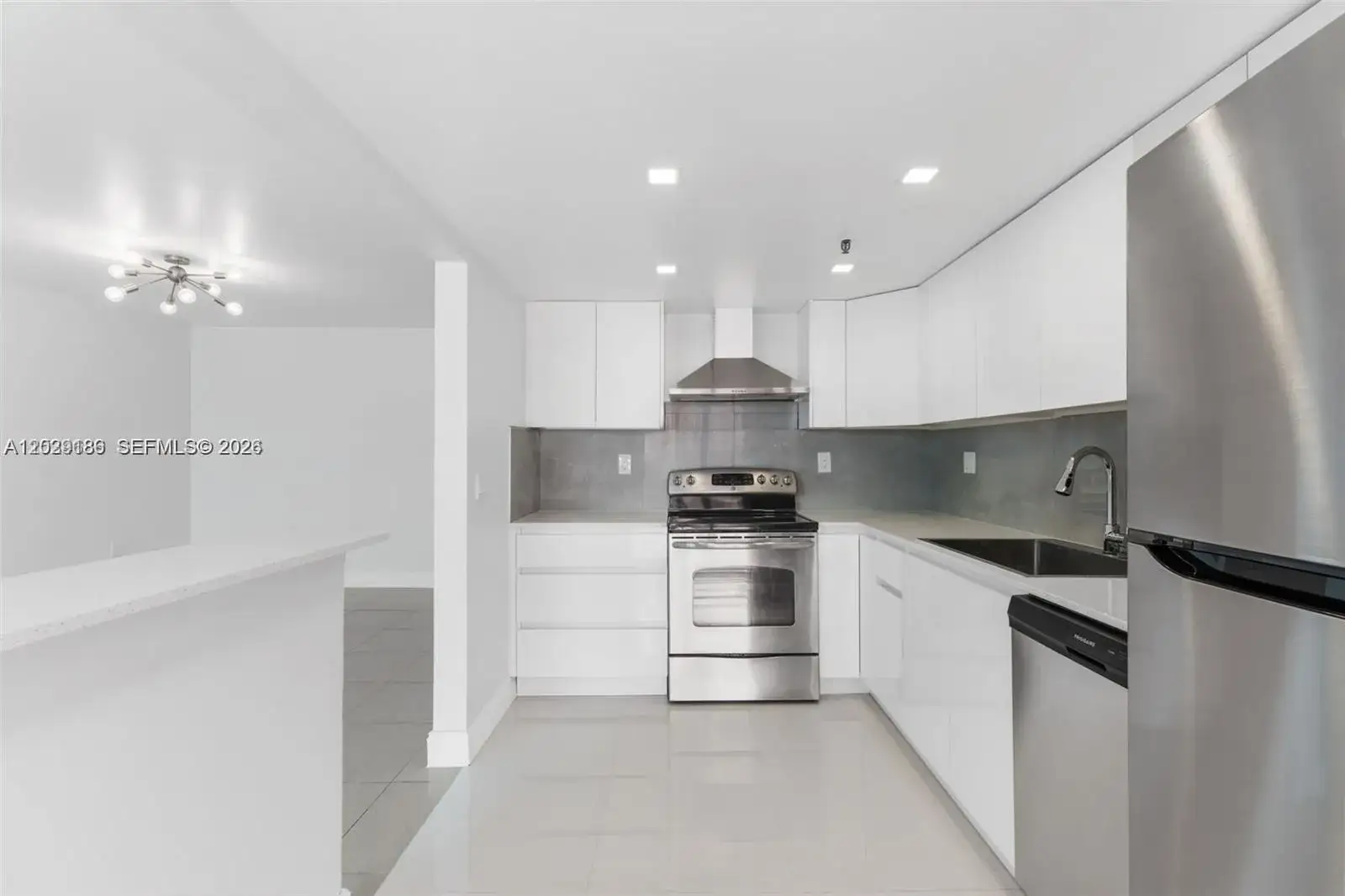 17890 W Dixie Hwy 501 Hwy # 501, North Miami Beach FL 33160