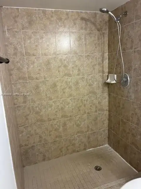 7075 NW 186th St # C507, Hialeah FL 33015 photo 5