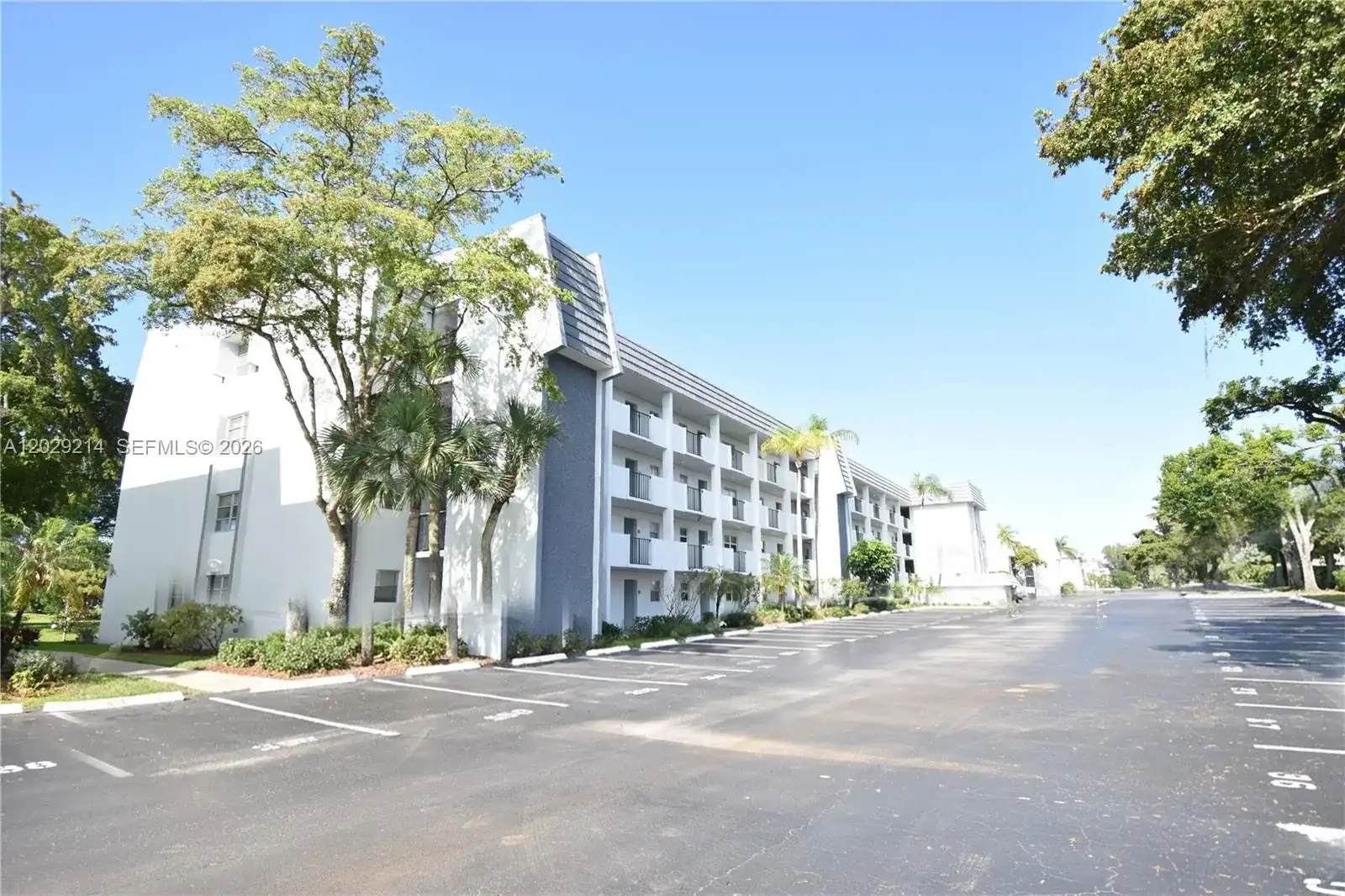 6080 NW 44th St # 201, Lauderhill FL 33319