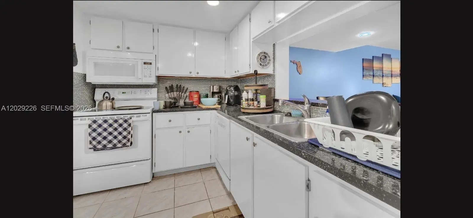 9427 NW 42nd St, Sunrise FL 33351
