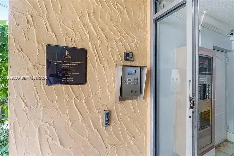2000 NE 135th St # 609, North Miami FL 33181 photo 2