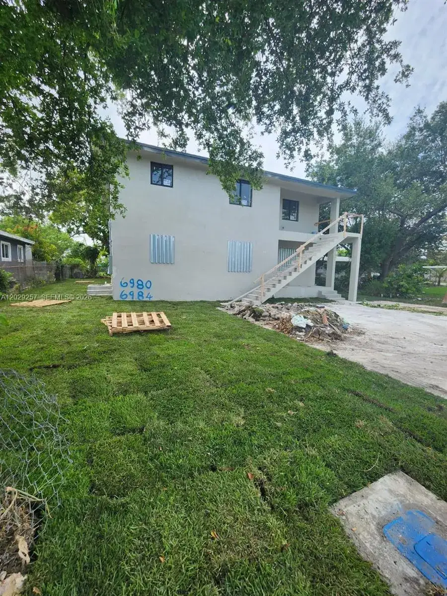 2970 NW 48th St # 2970, Miami FL 33142