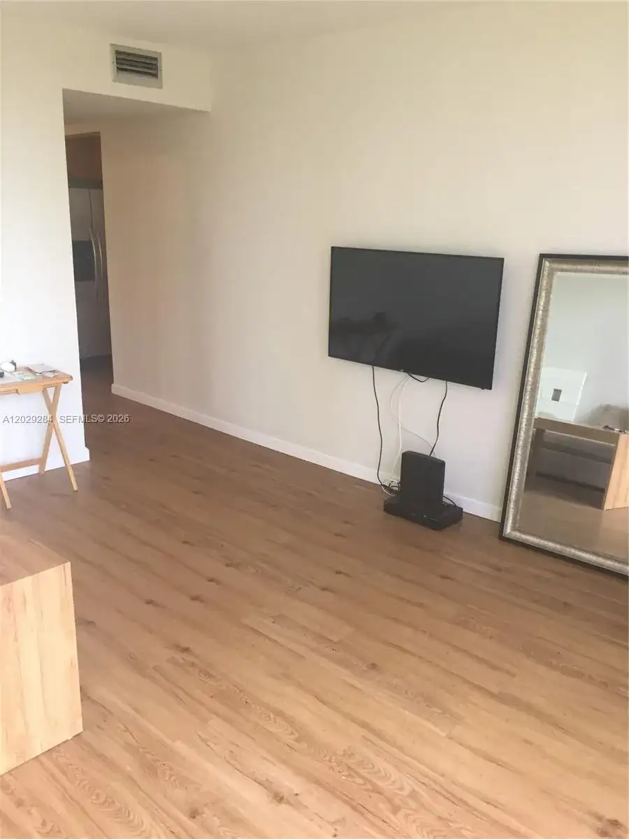 210 174th St # 515, Sunny Isles Beach FL 33160 photo 2