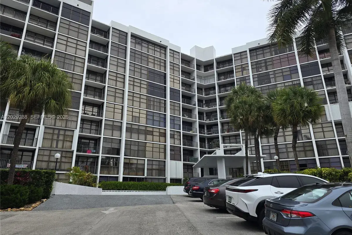 400 Leslie Dr # 416, Hallandale Beach FL 33009