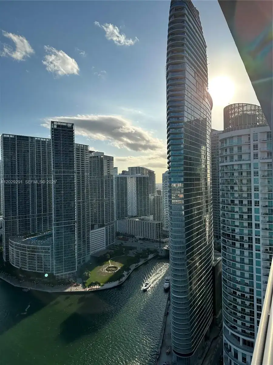 325 S Biscayne Blvd # 4119, Miami FL 33131 photo 3
