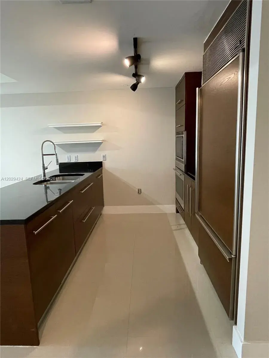 475 Brickell Ave # 414, Miami FL 33131