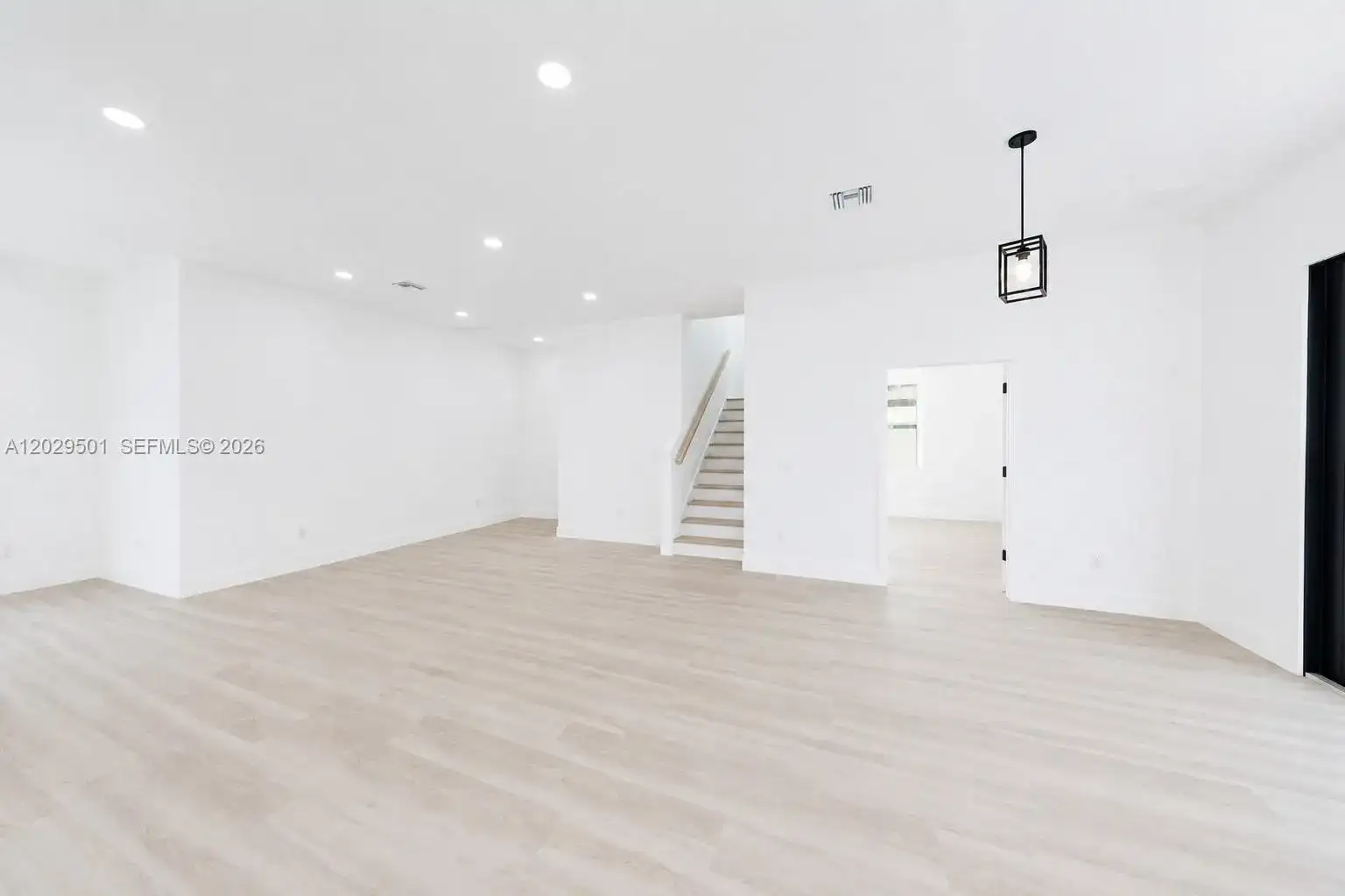 2925 13th St N, St Petersburg FL 33704 photo 5
