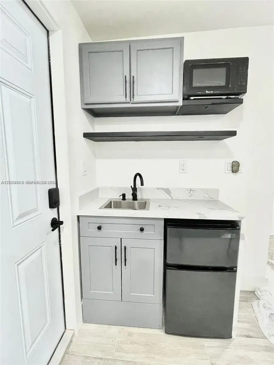 170 NE 60th St, Oakland Park FL 33334 photo 5