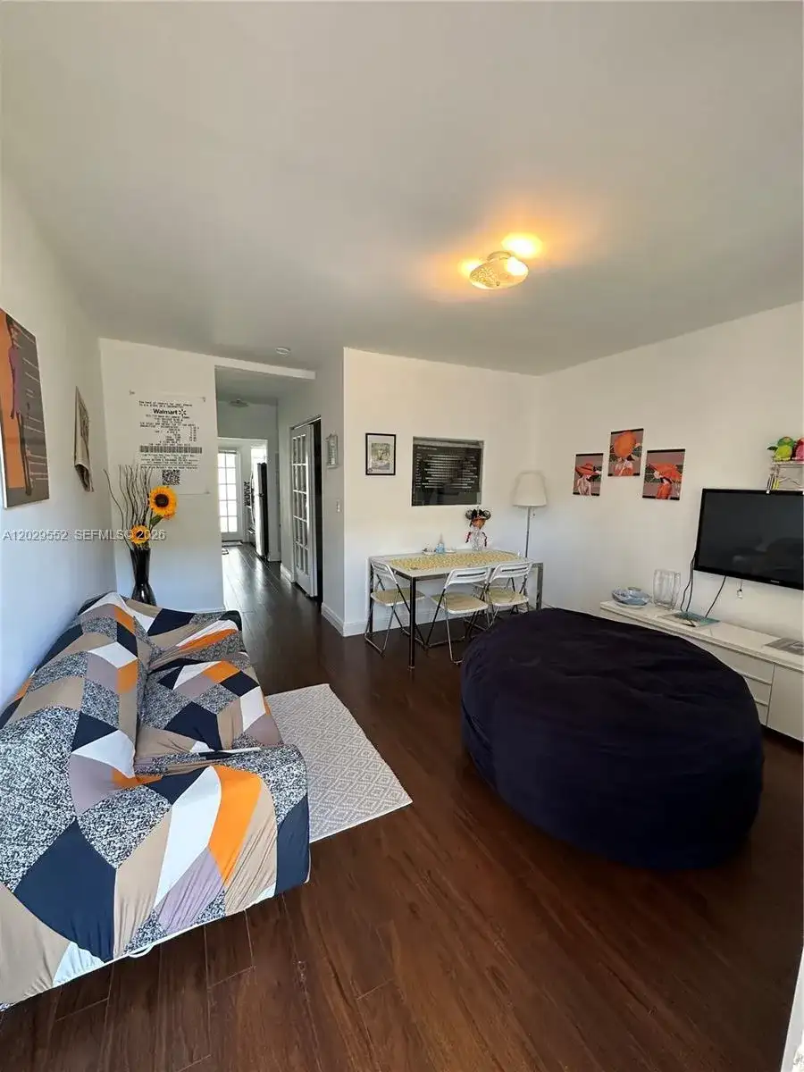 911 Meridian Ave # 206, Miami Beach FL 33139 photo 2