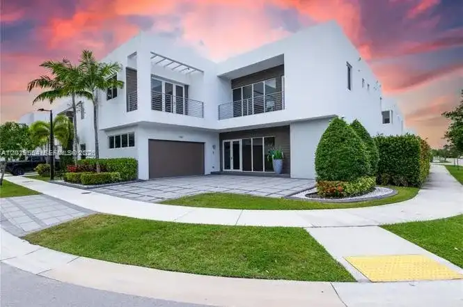 7480 NW 99th Ave, Doral FL 33178