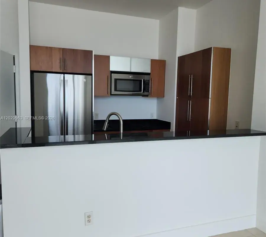 300 S Biscayne Blvd # 3807, Miami FL 33131