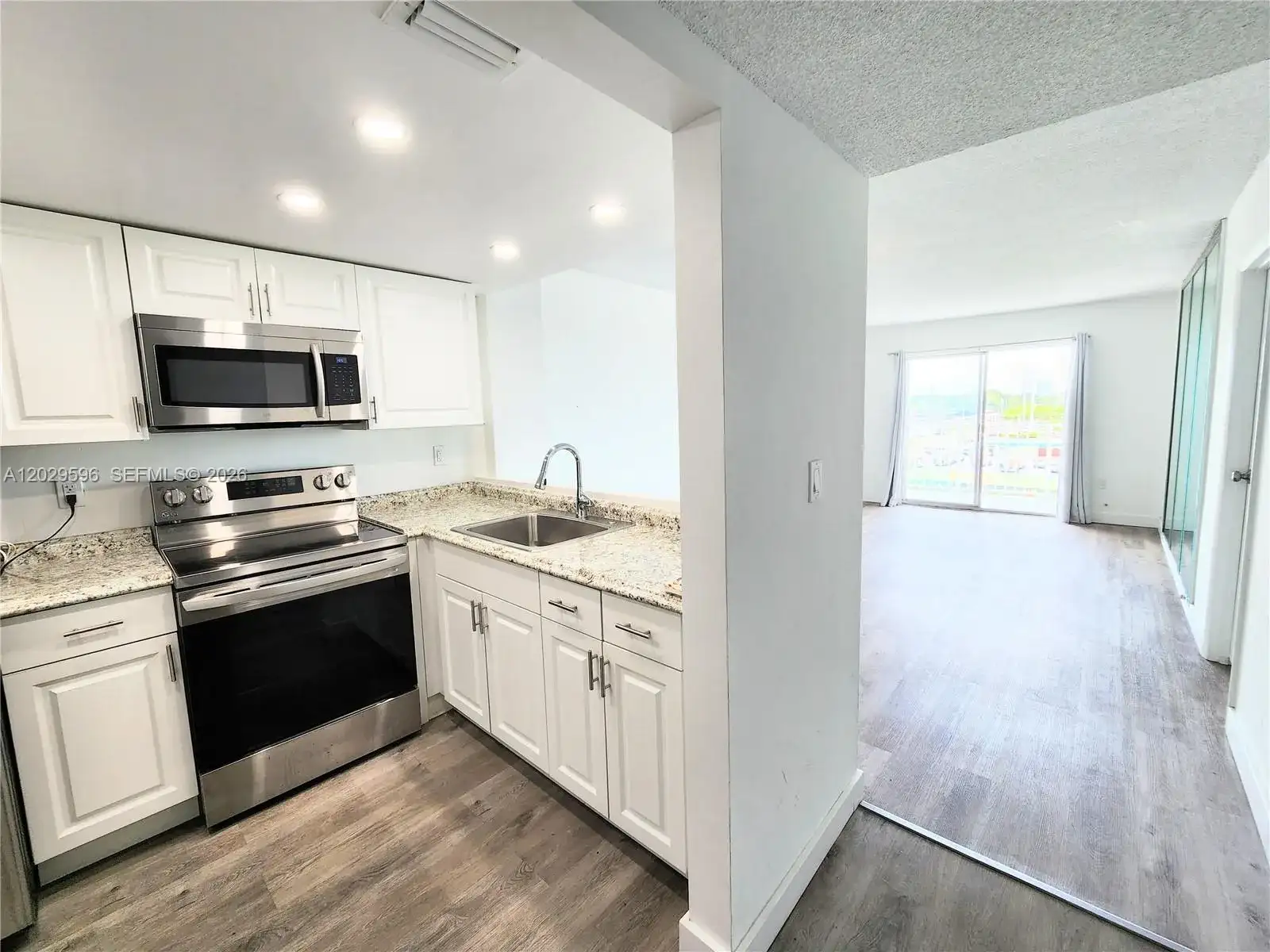 16465 NE 22nd Ave # 610, North Miami Beach FL 33160 photo 2