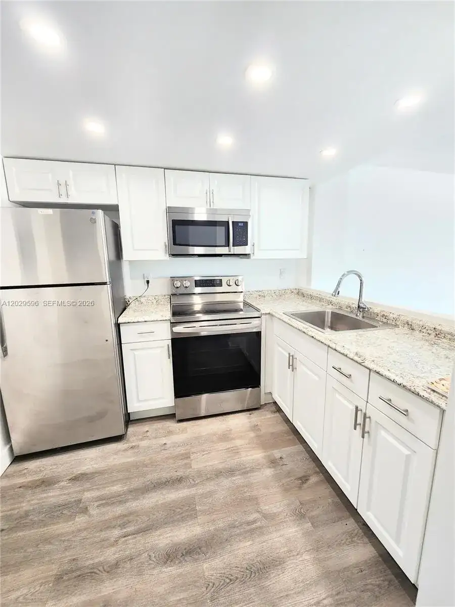 16465 NE 22nd Ave # 610, North Miami Beach FL 33160 photo 3
