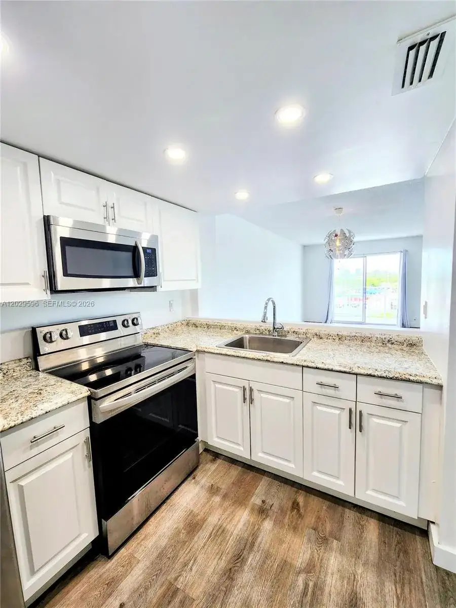 16465 NE 22nd Ave # 610, North Miami Beach FL 33160 photo 4