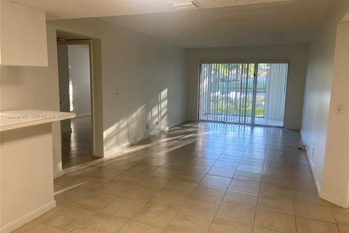 9811 Westview Dr # 913, Coral Springs FL 33076