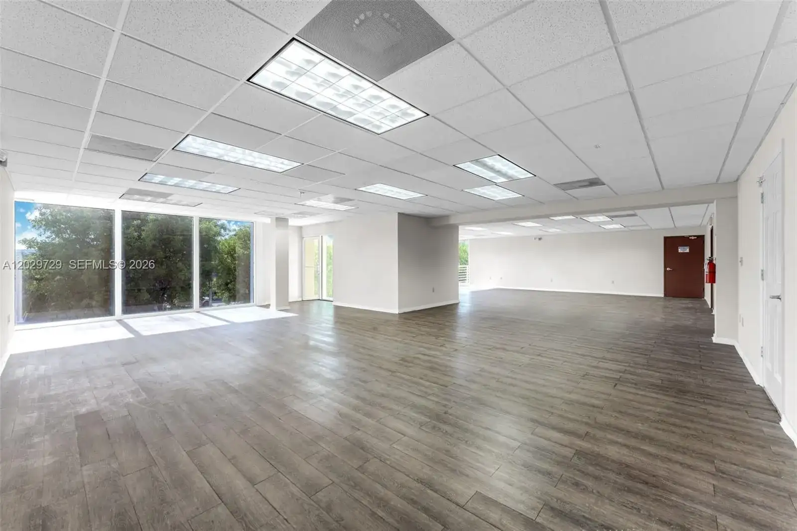 2100 NW 102nd Pl, Doral FL 33172 photo 3