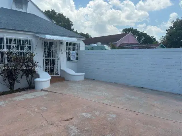 34 NW 69th St, Miami FL 33150