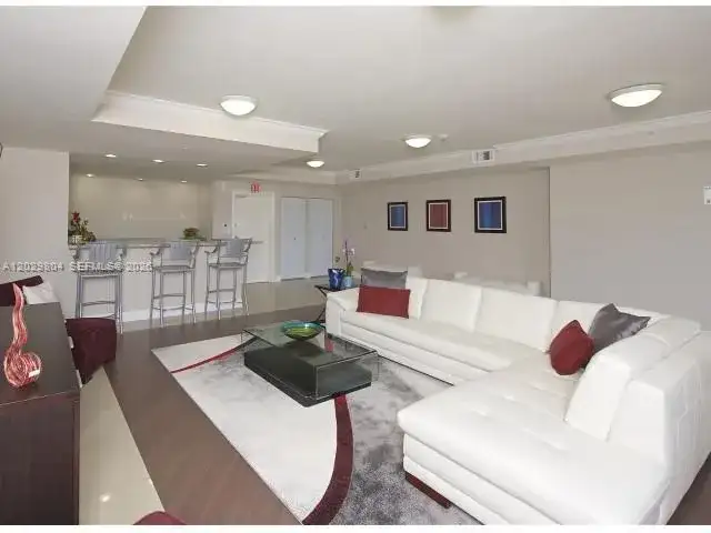 9619 Fontainebleau Blvd # 419, Miami FL 33172 photo 3