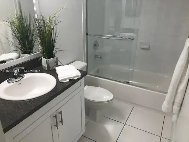 9619 Fontainebleau Blvd # 419, Miami FL 33172 photo 4