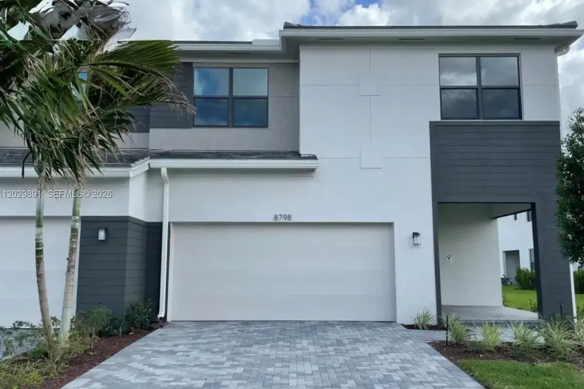8798 Antarus Dr, Lake Worth FL 33467