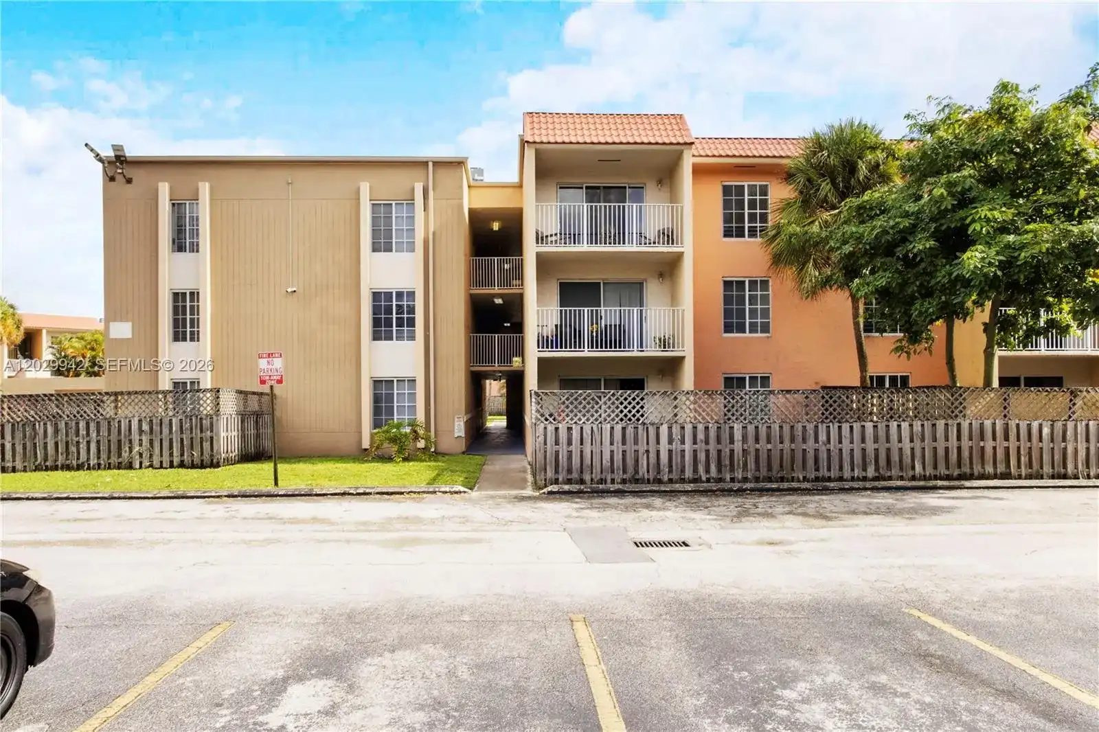 5201 Geneva Way # 211, Doral FL 33166