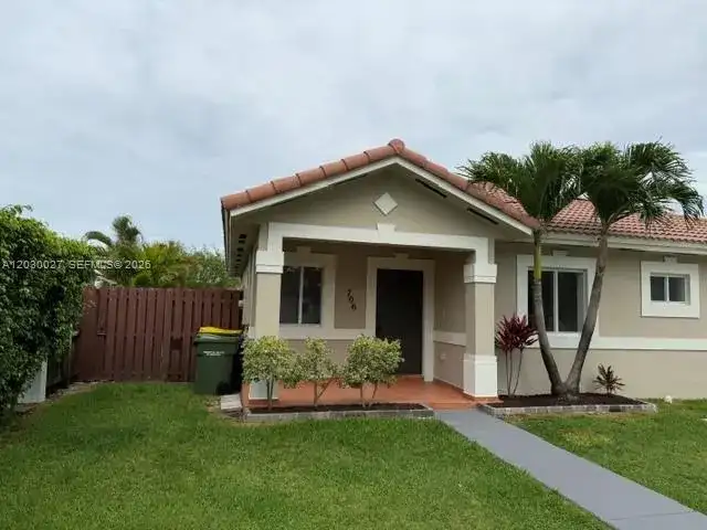 706 SE 14th Ave, Homestead FL 33033 photo 2