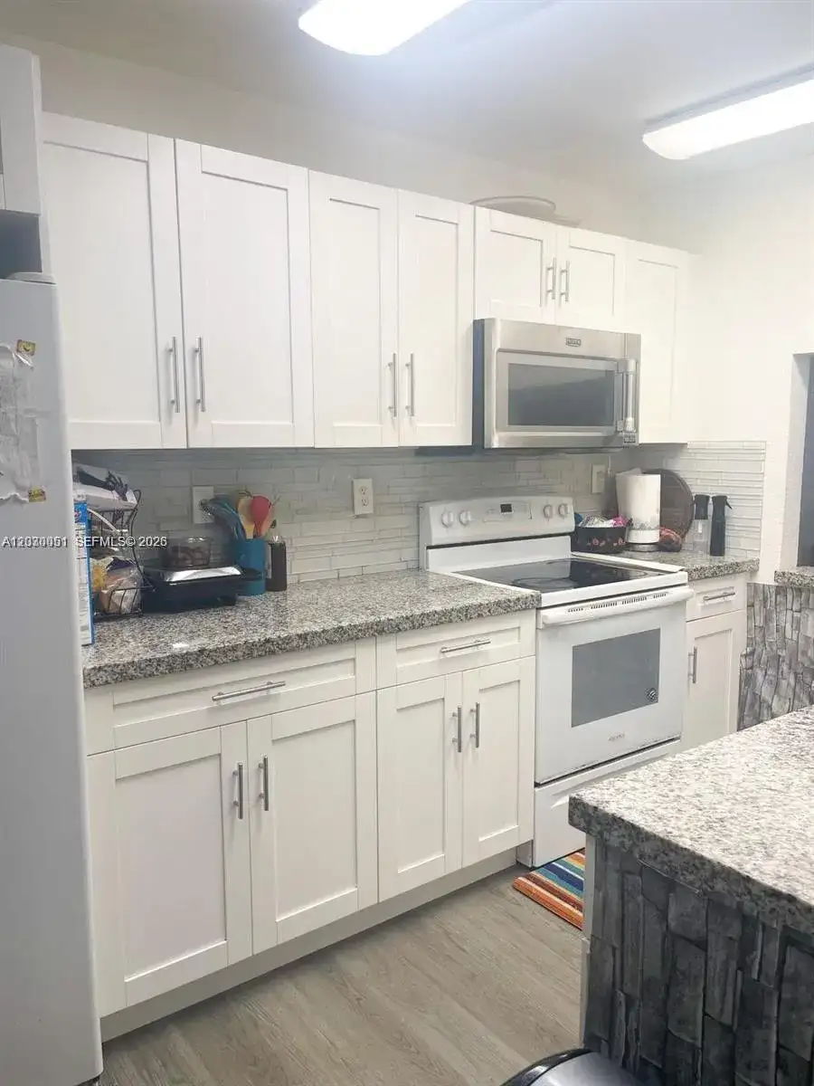 177 Lakeview Dr # 104, Weston FL 33326 photo 2