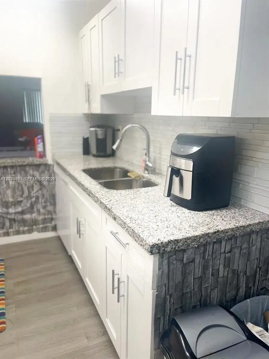 177 Lakeview Dr # 104, Weston FL 33326 photo 3