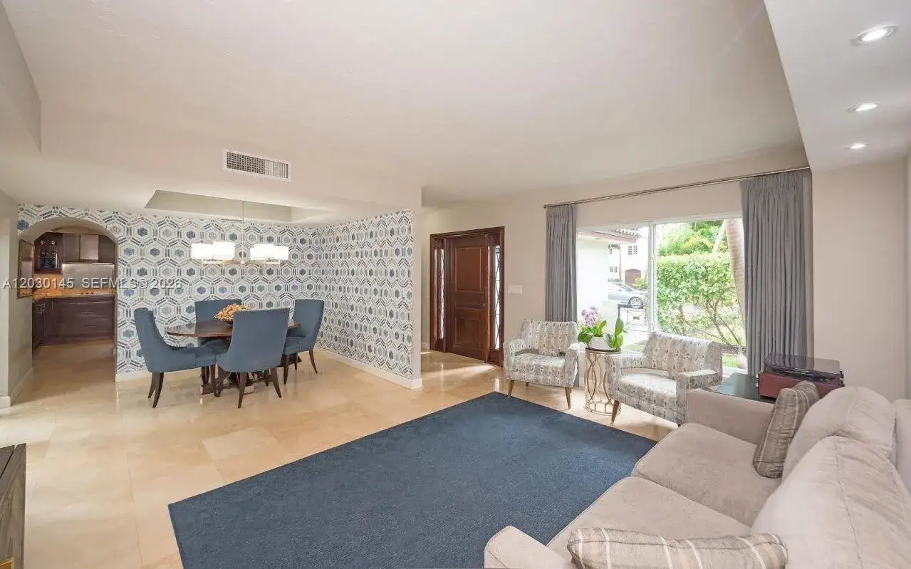 423 Alhambra Cir, Coral Gables FL 33134 photo 4