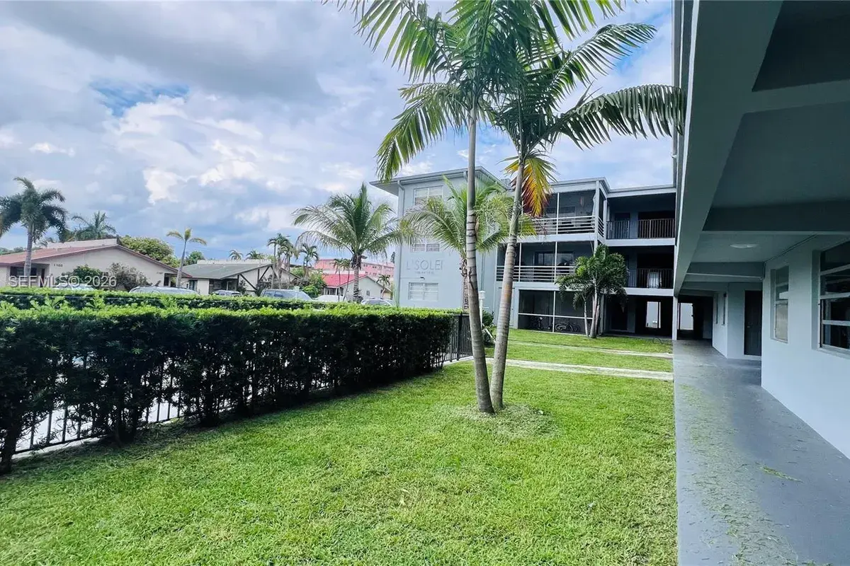 1100 NE 1st Ct # 213, Hallandale Beach FL 33009