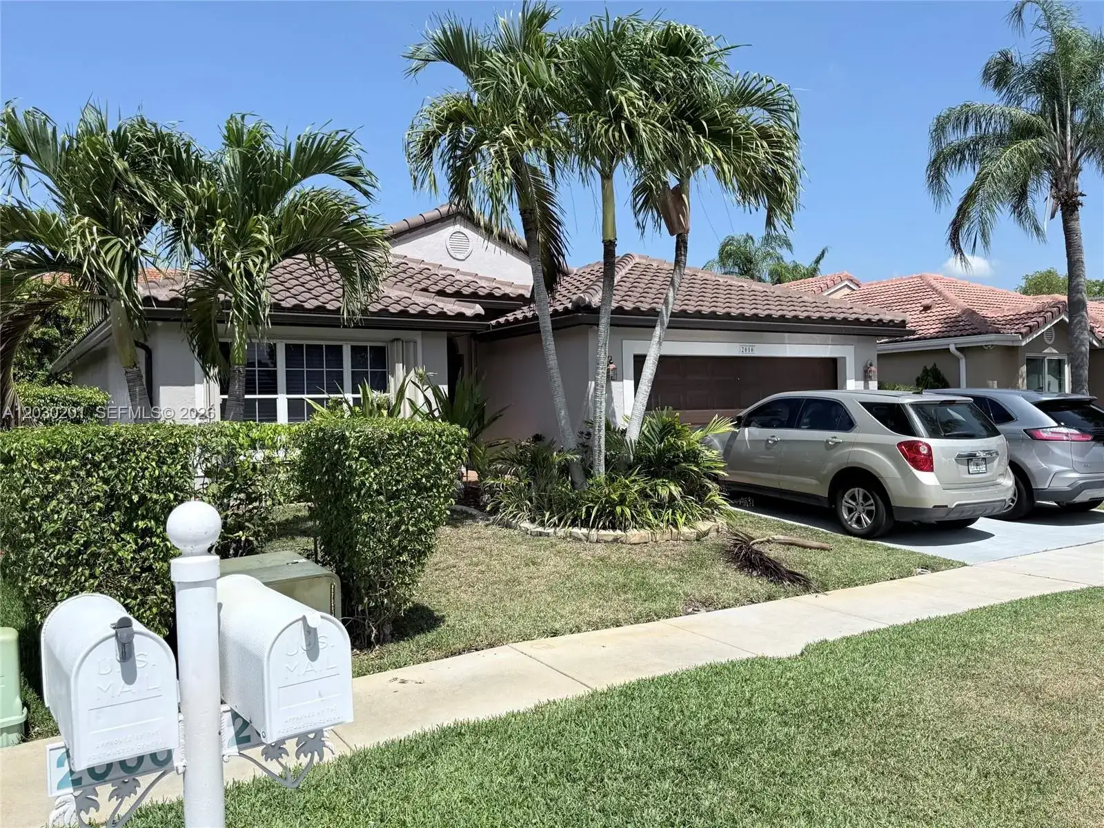 2010 NW 182nd Ter, Pembroke Pines FL 33029 photo 2