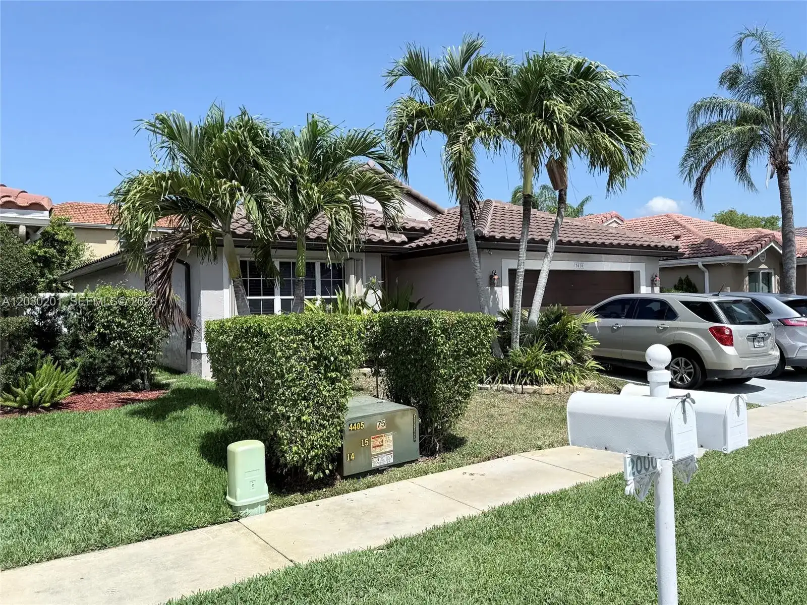 2010 NW 182nd Ter, Pembroke Pines FL 33029 photo 3