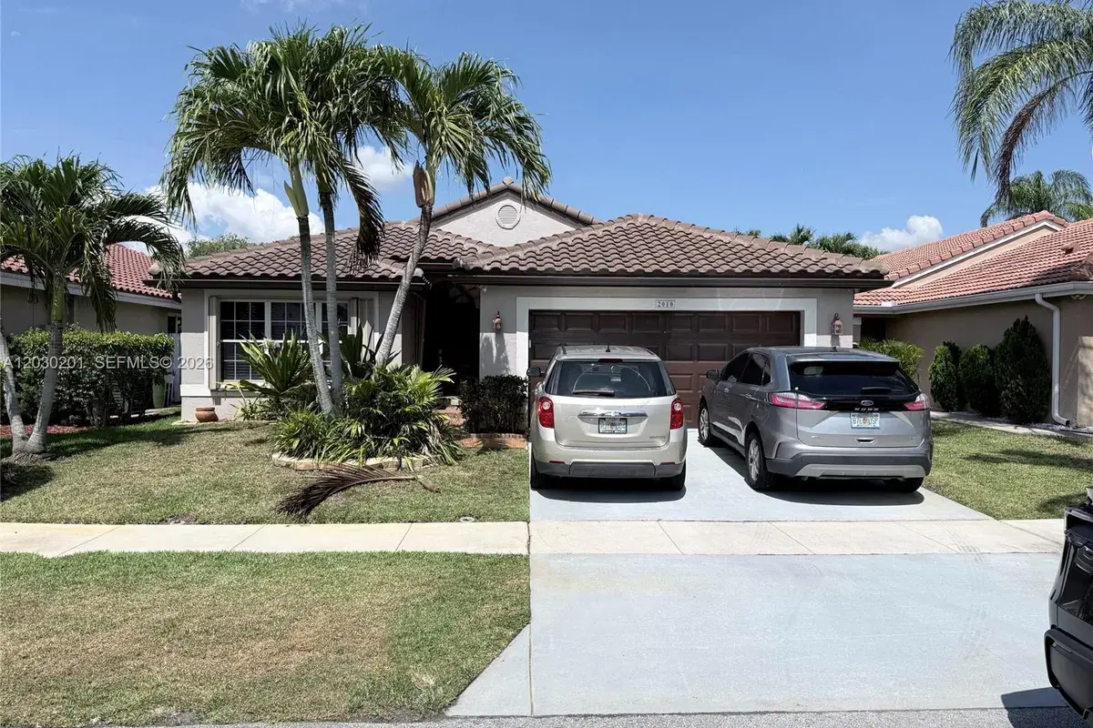 2010 NW 182nd Ter, Pembroke Pines FL 33029