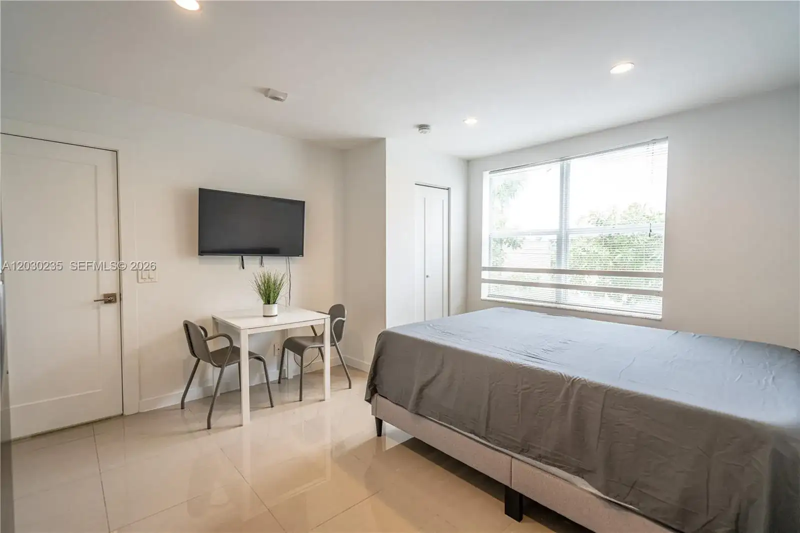 924 Marseille Dr # 26, Miami Beach FL 33141 photo 2