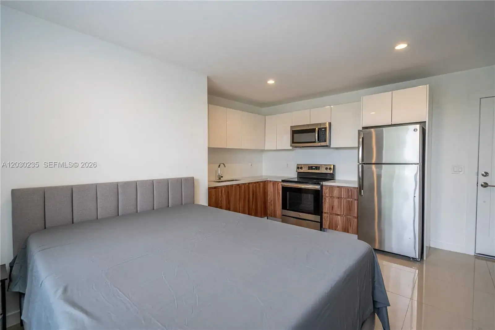 924 Marseille Dr # 26, Miami Beach FL 33141 photo 3