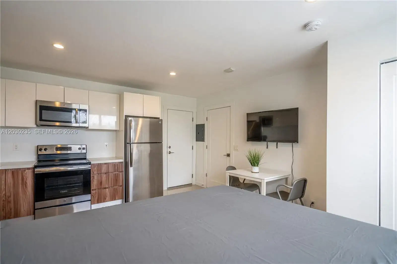 924 Marseille Dr # 26, Miami Beach FL 33141 photo 4