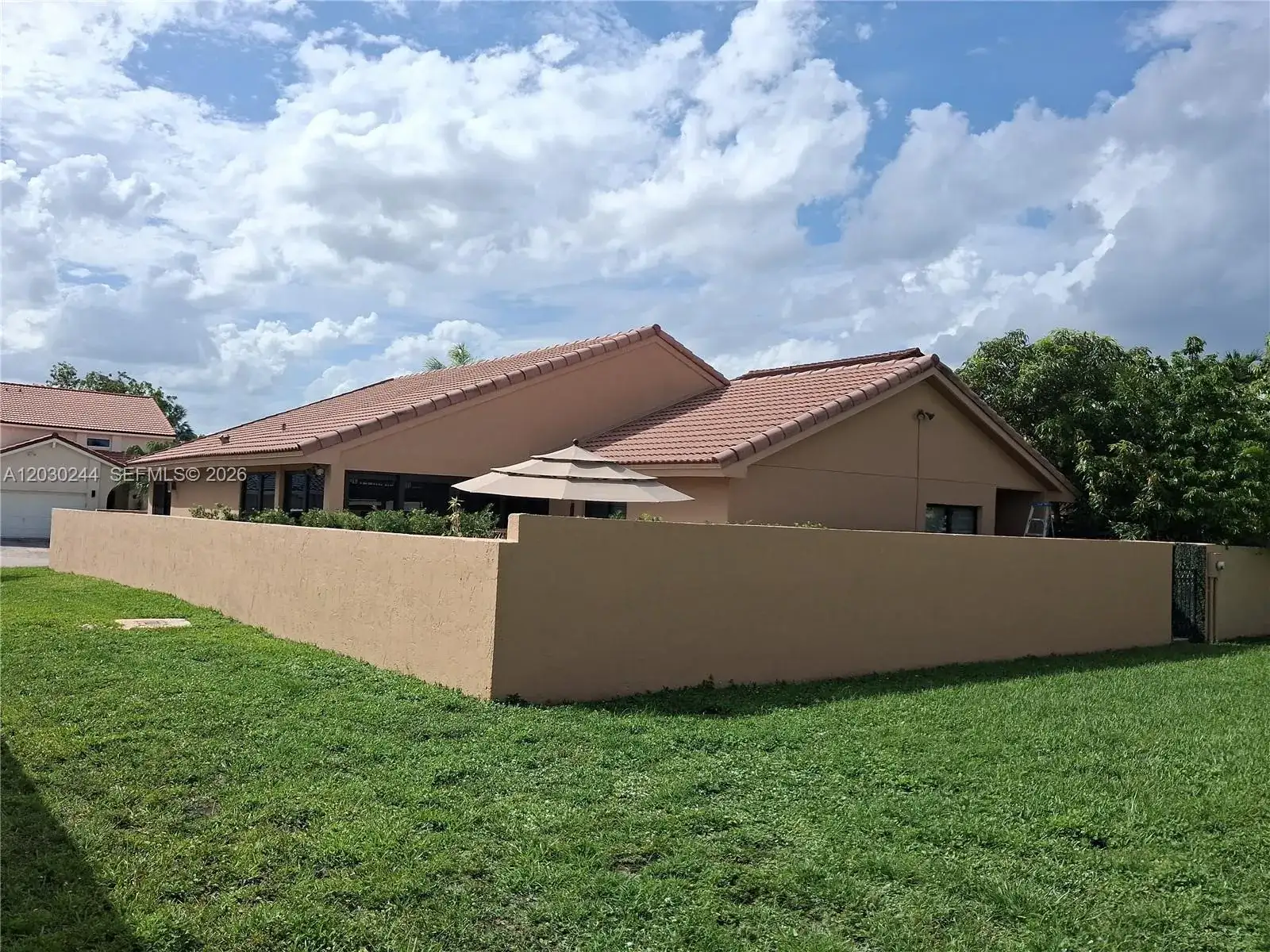17531 NW 62nd Pl N, Hialeah FL 33015 photo 2