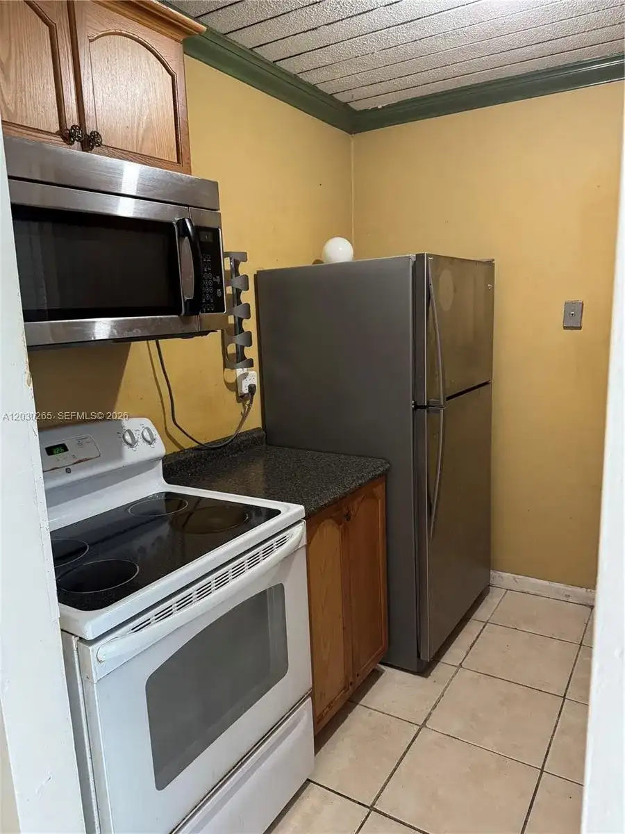 7105 W 13th Ave # 403, Hialeah FL 33014 photo 2