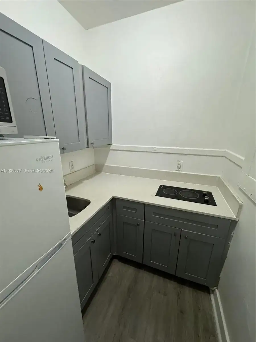 1552 SW 2nd St # 3, Miami FL 33135 photo 2