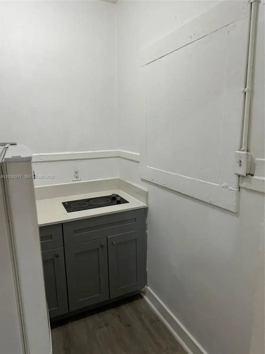 1552 SW 2nd St # 3, Miami FL 33135 photo 3