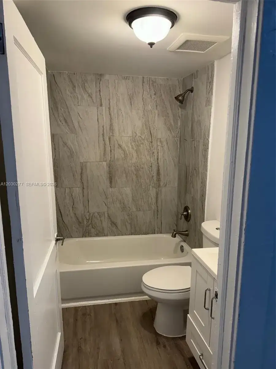 1552 SW 2nd St # 3, Miami FL 33135 photo 4
