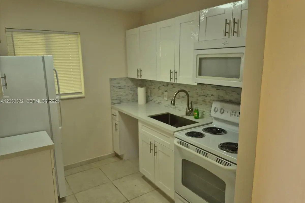 5903 Mckinley St, Hollywood FL 33021